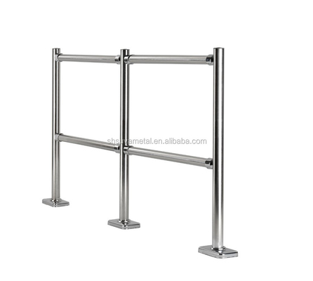 Cerca de trilho das barreiras do metal da segurança, cerca da barreira do cromo, porta da barreira da fila